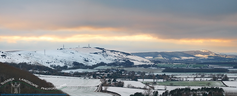 slides/Truleigh Hill in Snow.jpg south downs national park in snow 2010,west sussex,simon parsons,panoramic,winter sunset and snow,last light over sussex,green,grass,brighton,golden glow,chanctonbury hill Truleigh Hill in Snow